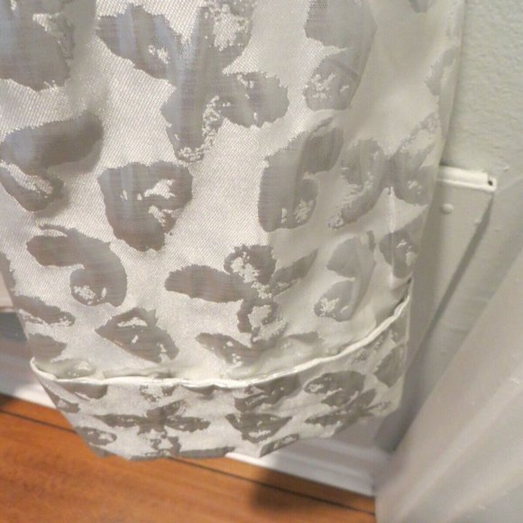 FINAL Frederique White and Silver Brocade Hi Low Jacket - Picture 6 of 6